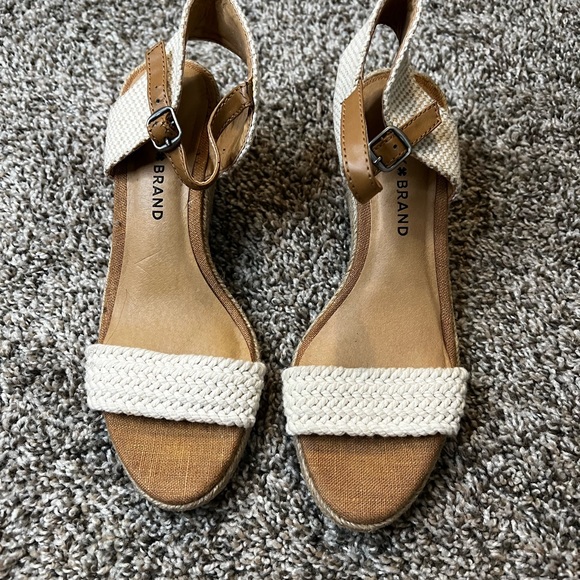 Lucky Brand Wedge - Picture 4 of 4